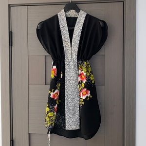 Back kimono like dress with flower print size medium by Petticoat Alley